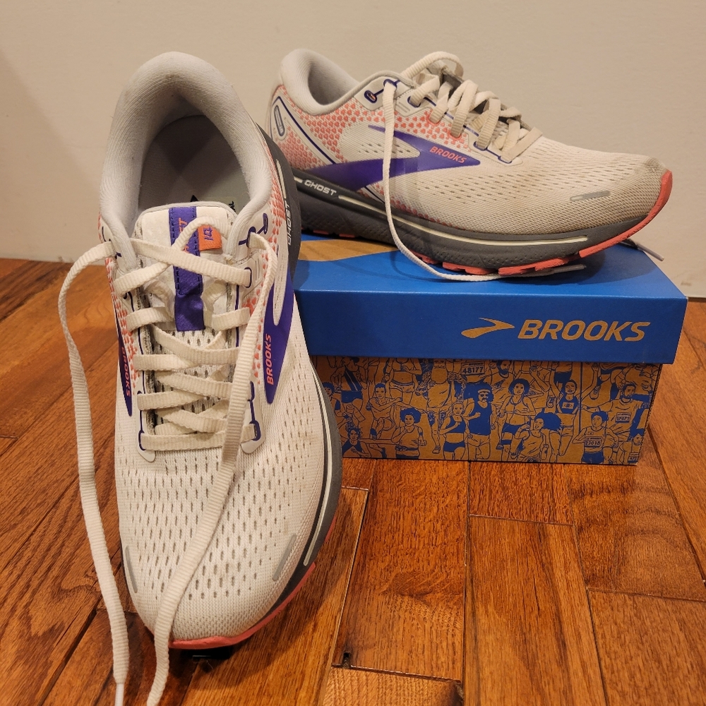 Brooks Ghost 14 - Women's Road Running Shoes/Sneakers - Size 8 B (M) - GUC w/box